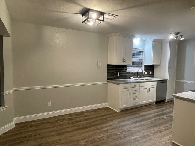 Dining Area - 4609 Cripple Creek Rd