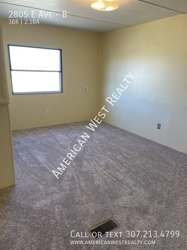 Photo - 2805 E Ave