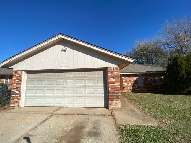 Building Photo - Charming 3 bedroom 1.5 bath