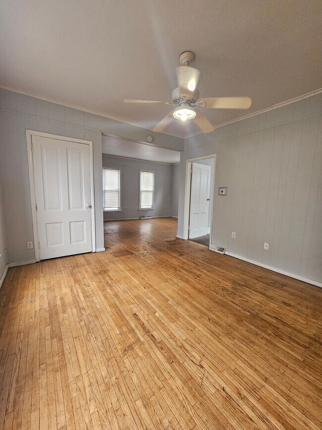 Photo - 1215 1/2 E 12th St Unit 1215 E 12th St