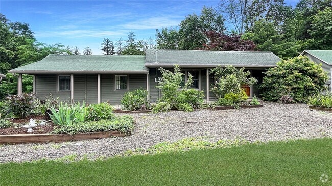 Building Photo - 1704 NY-9D Rental