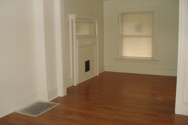 Photo - 733 E Chestnut St