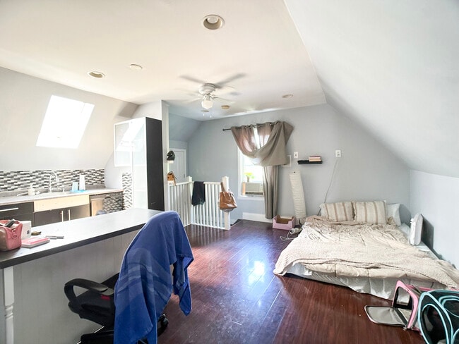 Building Photo - 72 Antwerp St Unit 2 Rental