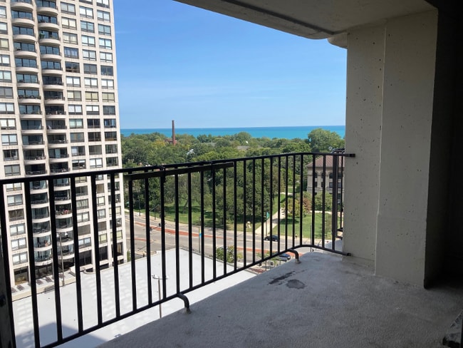 Photo - 1960 N Lincoln Park W Unidad 1202