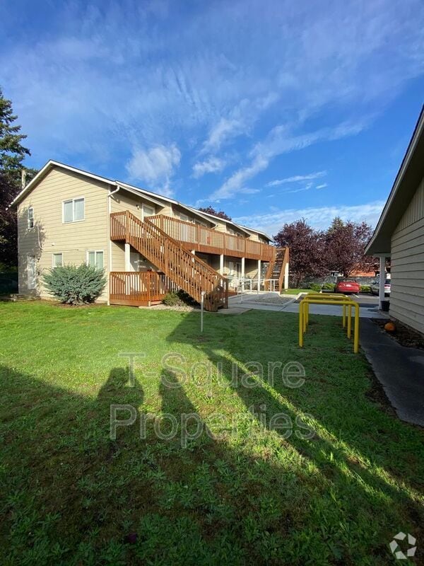 Building Photo - 717 Cedar Ave Rental