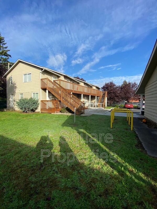 Building Photo - 717 Cedar Ave Rental