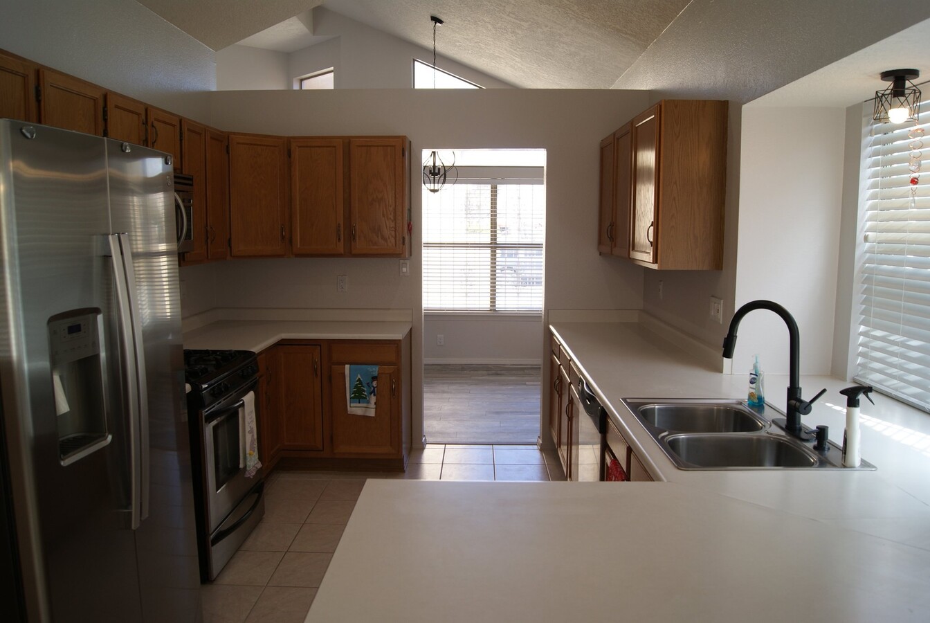 Photo - 10728 Academy Ridge Rd NE