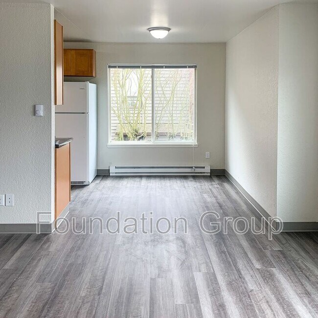 Photo - 10521 Midvale Ave N