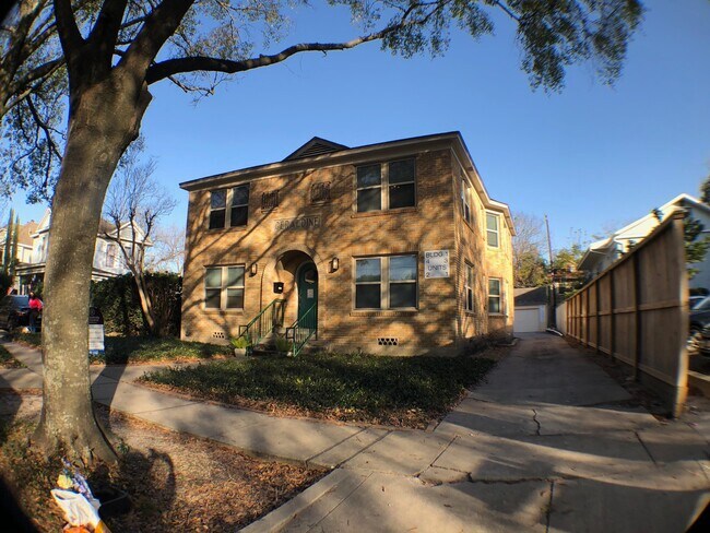 Building Photo - 312 Hawthorne St Unit 1 Rental