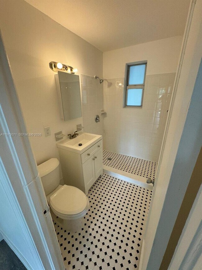 Photo - 1562 West Ave Unit 5