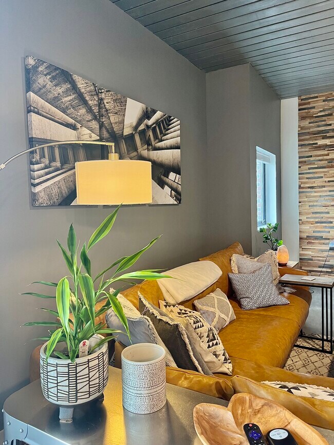 Photo - 620 Glen Iris Dr NE Unidad 311