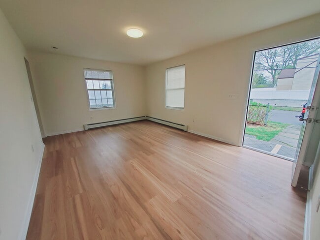 Photo - 575 Burnsford Ave