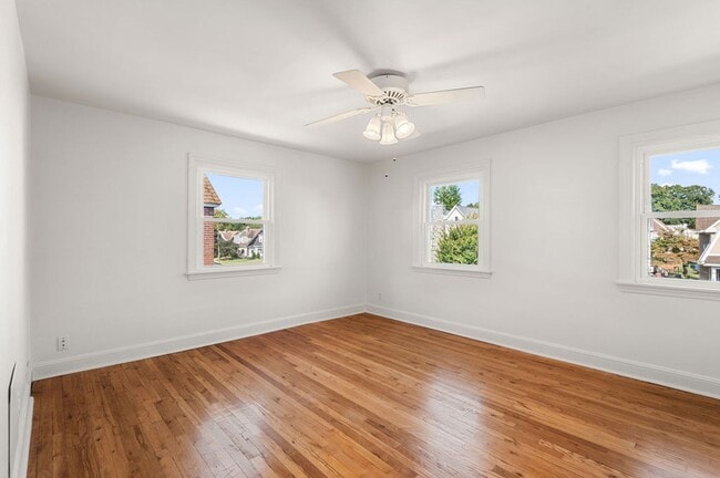 Photo - FIRST MONTH FREE* Twin home with new carpe...