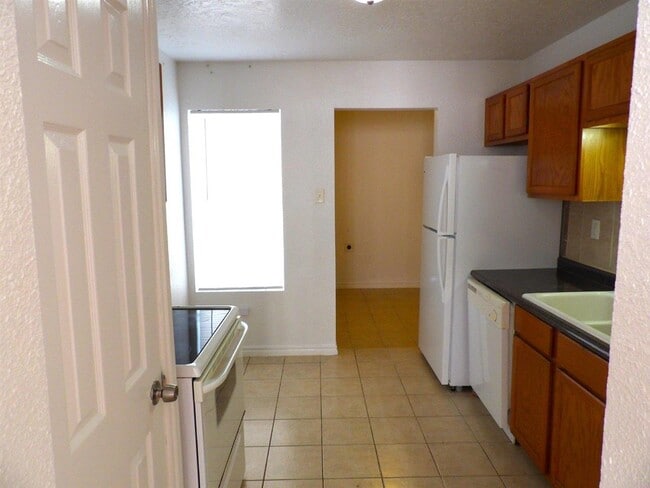 Photo - 1145 NW Ozmun Ave