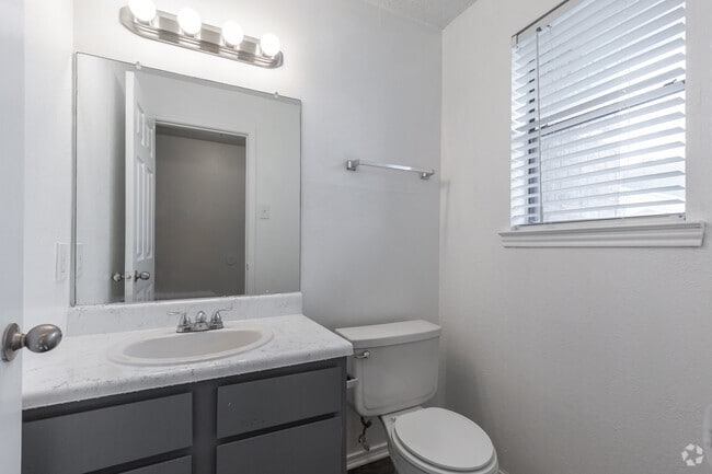 2BR, 2.5BA - 1,280SF - Bathroom