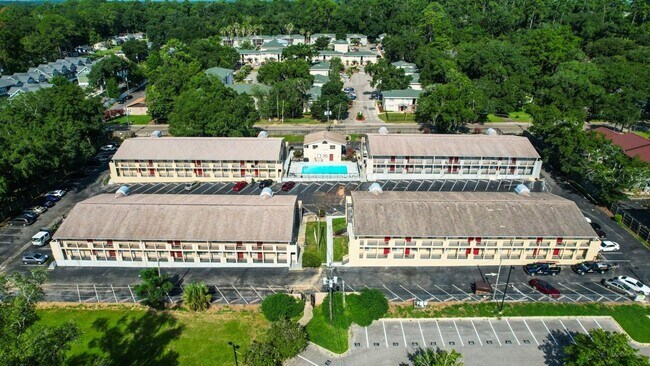 Building Photo - Available Summer 2026 2 BD / 1 BA Condo Walking Distance to FSU! Unit 218