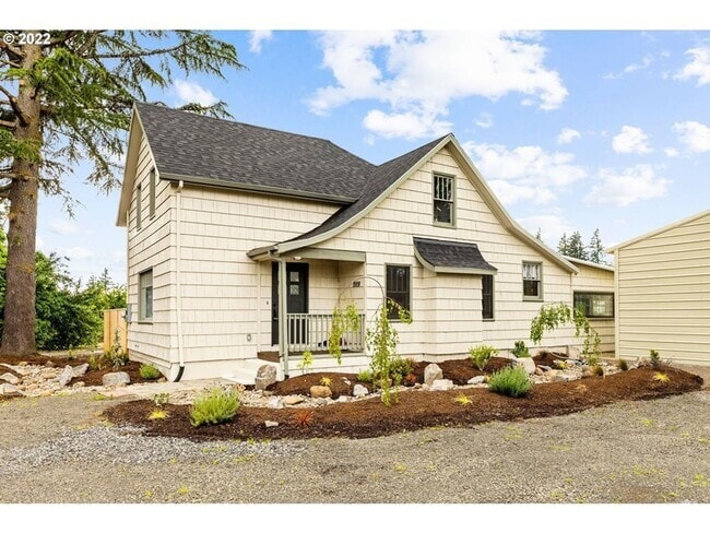 Building Photo - 5 Bedroom Farmhouse on .95 Acres with ADU