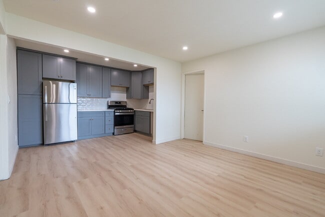 Building Photo - AVAILABLE NOW - 2 Bedroom, 2 Bath Coastal Apartment