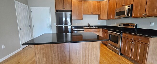 Photo - 1950 N Logan St Unidad 509