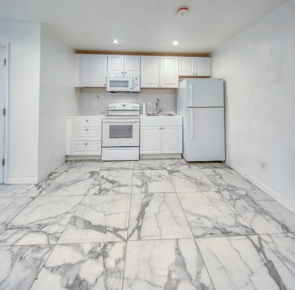 Building Photo - 519 S M St