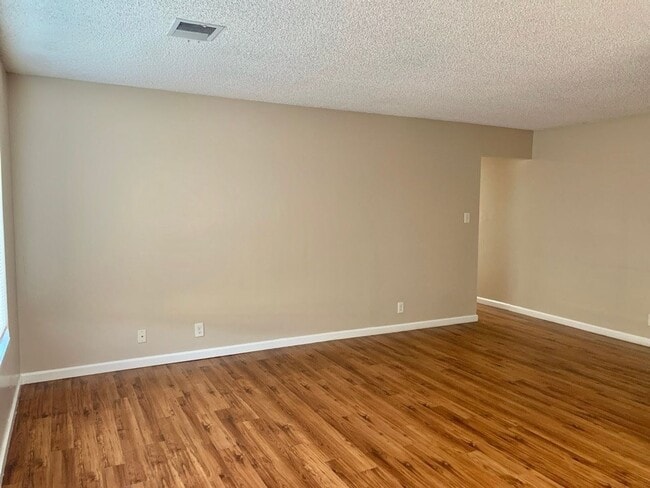 Photo - 2 Bedroom 1 Bathroom Condo in Antioch - AVAILABLE NOW !! Unit 4