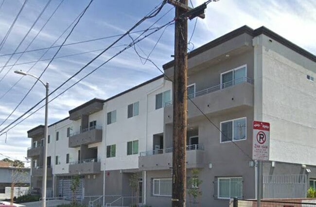 Building Photo - 14828 Rayen St Unit 101 Rental