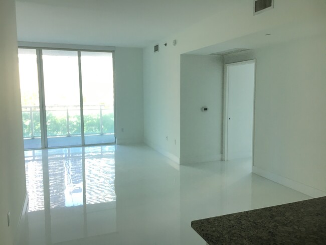 Photo - 950 Brickell Bay Dr Condominio Unidad 400