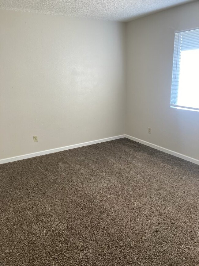 Building Photo - 1099 Stonegate Cove Dr Unit C