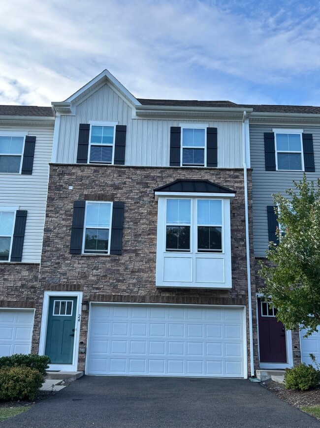 Building Photo - 24 Swackhammer Way