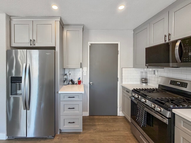 Photo - 460 River Valley Ave