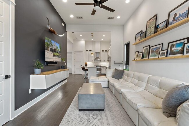 Photo - 2917 E 13th St