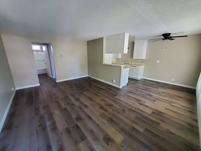 Building Photo - Spacious 1 Bedroom 1 Bath Upstairs Apartment Unit 3462