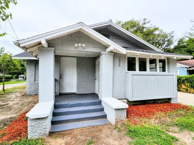 Building Photo - Fully Renovated 3 Bedroom Rental Home Avai...