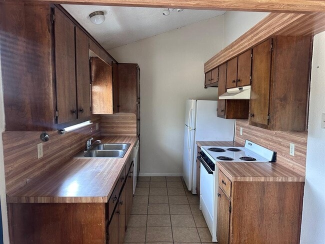 Photo - 114 Thorne Rd