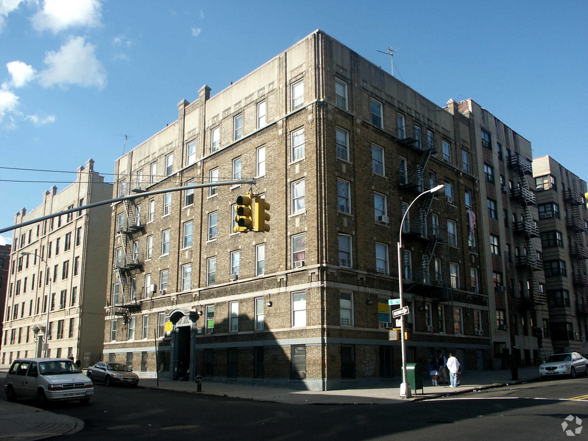 Photo - 265 E 182nd St Apartments