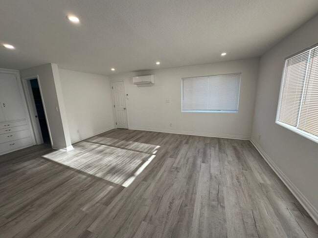 Photo - Very Nice Completely Remodeled 2 Bedroom 1...