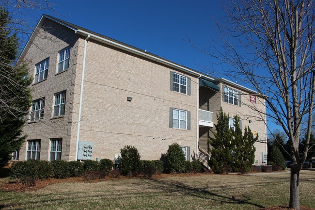 University Pointe Apartments - University Pointe Apartments