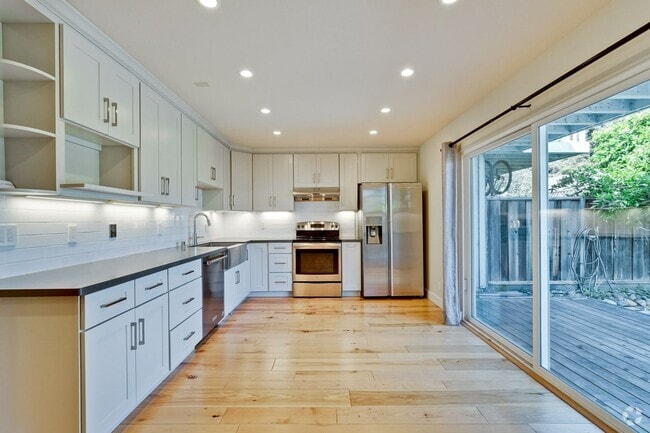 Building Photo - Spacious 3BR 1.5BA townhouse in Mountain View