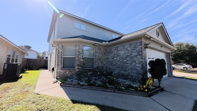 Photo - 2843 Oakland Brook St