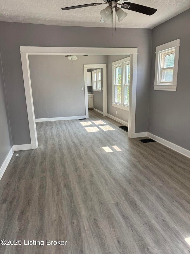 Photo - 111 N 43rd St