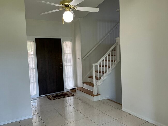 Photo - 1930 N Lakeside Plaza