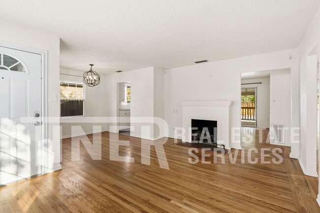 Photo - 4739 61st St