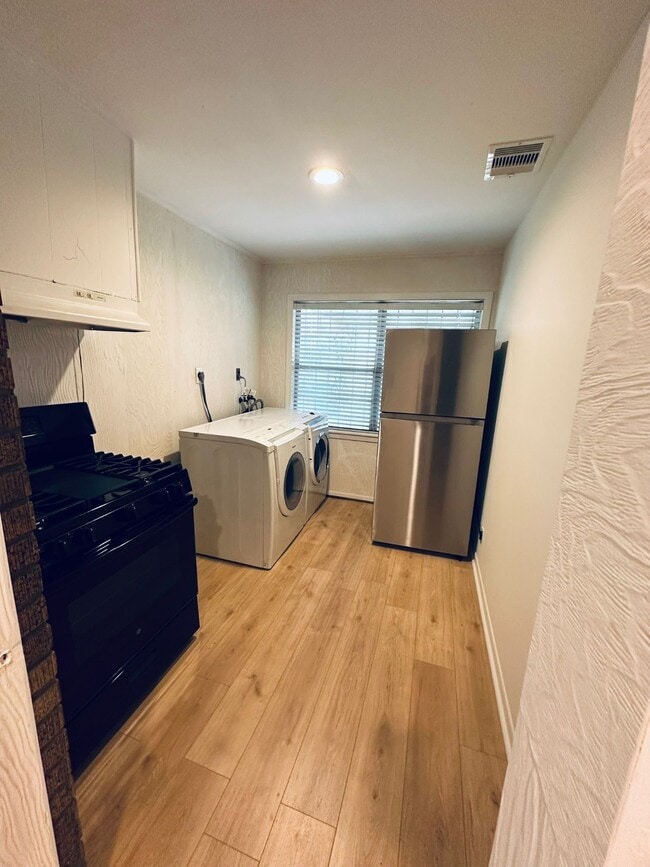 Photo - 4410 Billingsley St