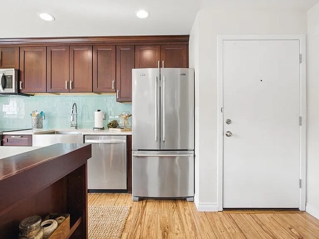 Photo - 1009 NW Hoyt St Unit 210