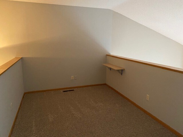 Photo - 689 Kingfisher Ln