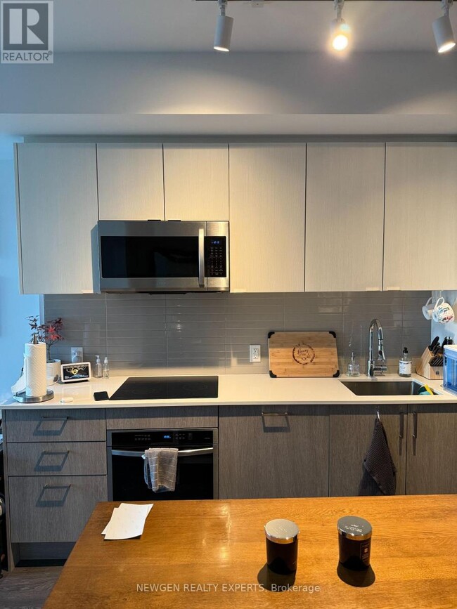 Photo - 1926 Lake Shore Blvd W Unité 2017