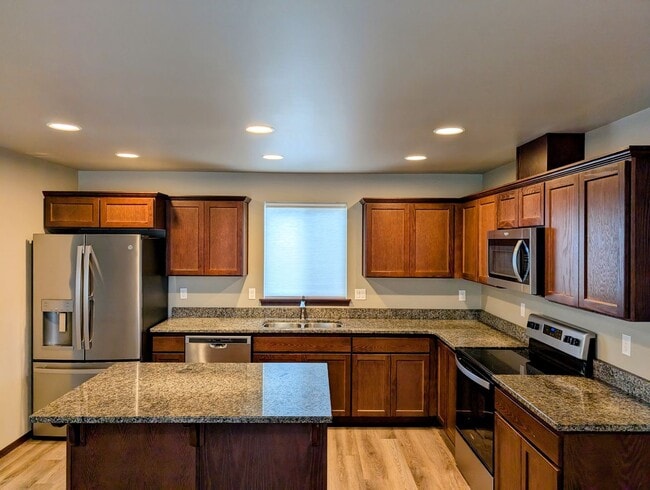 Photo - 3-Bed, 2.5-Bath Townhome w/ 2-Car Garage