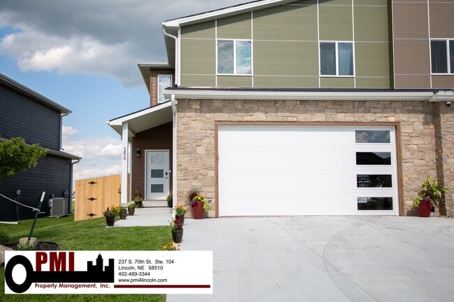 Photo - 4 Bedroom and 4 bathroom Duplex for Rent