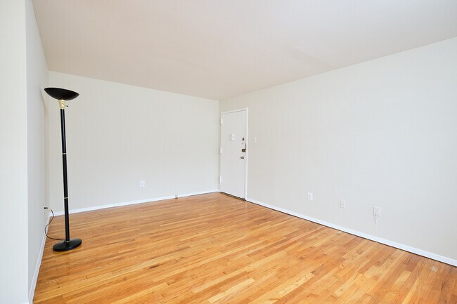 Photo - 7060 Eastern Ave NW Unidad 113