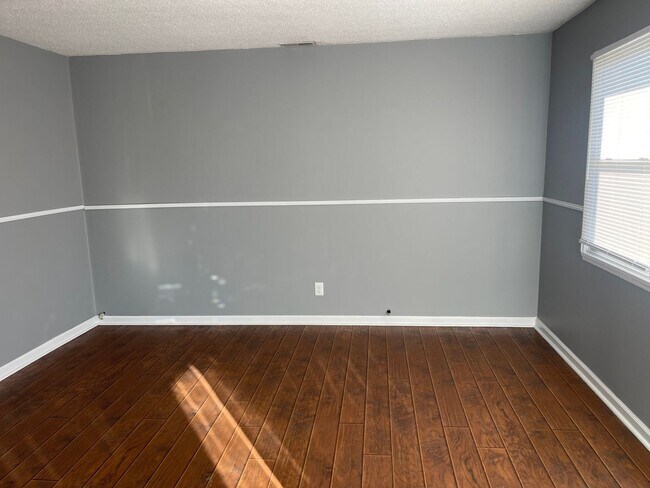 Photo - Beautiful 3 Bed, 1 Bath Convenient Location Mins From Hospital and Shopping